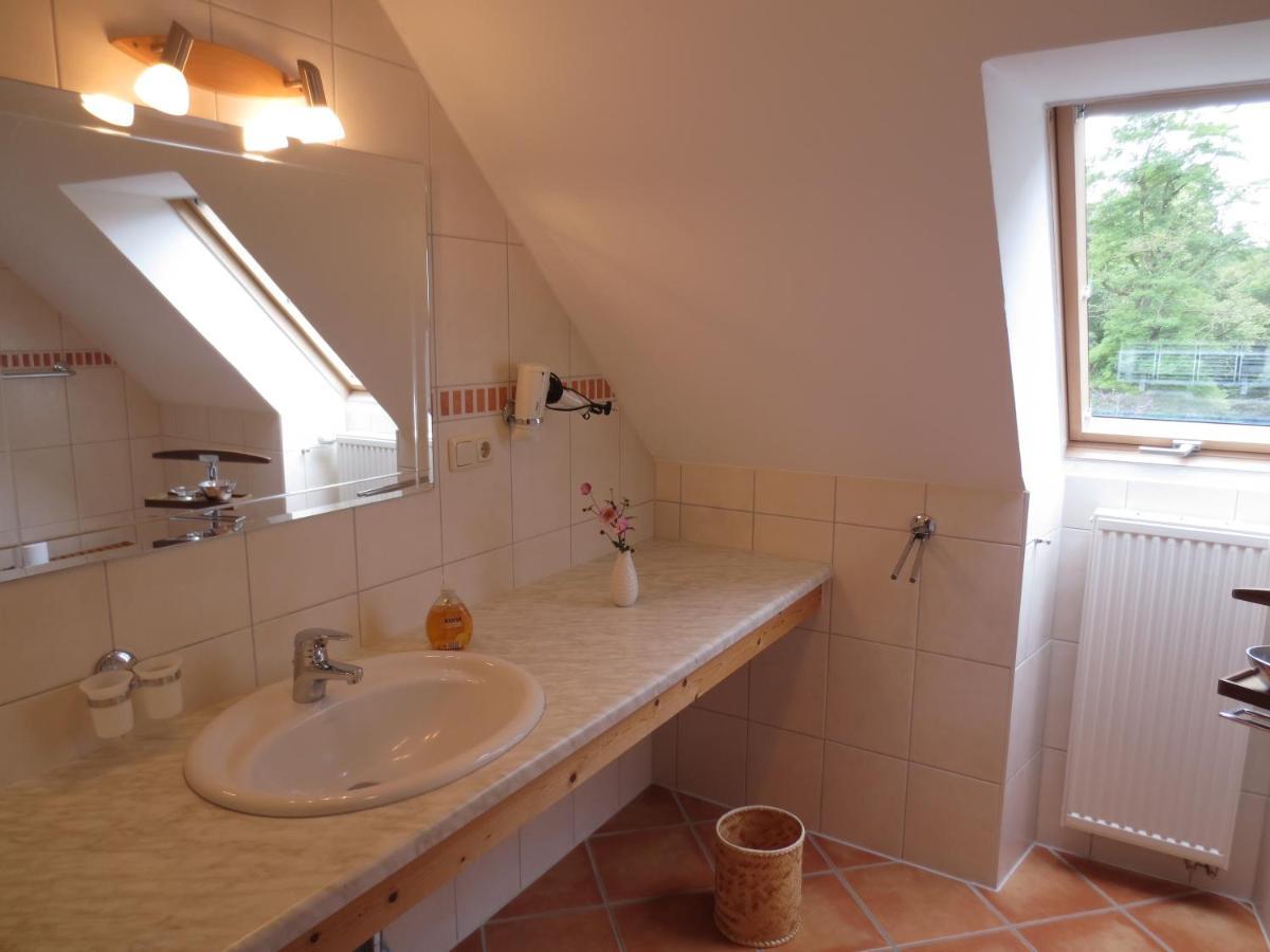Landgut Oberhof Apartment คลุทซ์ ภายนอก รูปภาพ